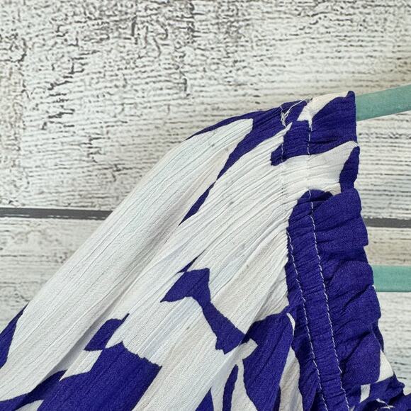 Maurices Plus Size Blue & White Floral Printed Lightweight Blouse Size 4X - Picture 3 of 9